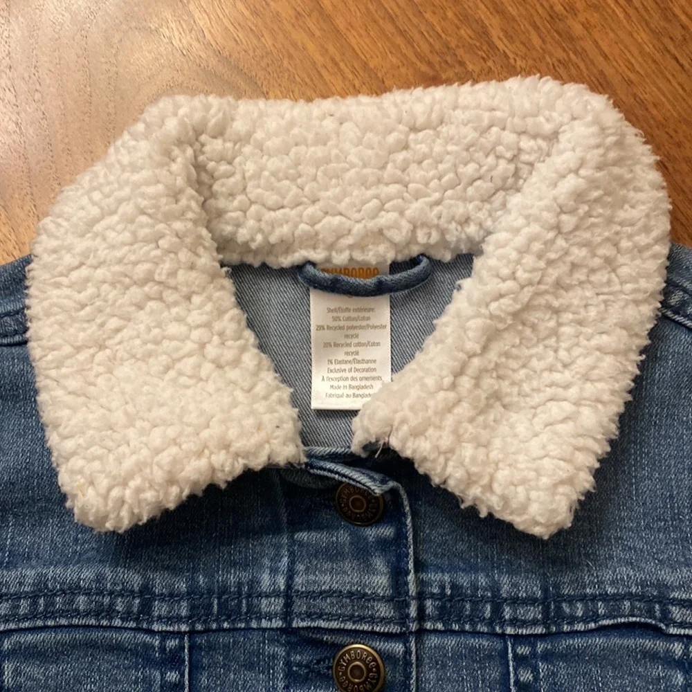 NWT Gymboree jean jacket with Sherpa collar and sunflower appliqués. Size 6